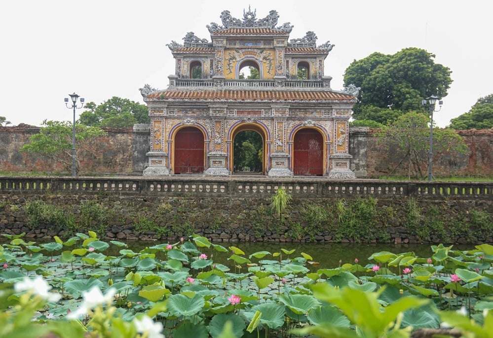 Giờ mở cửa Đại Nội Huế bắt đầu từ 6h30 vào mùa hè và 7h00 trong mùa đông (Nguồn: Sưu tầm)