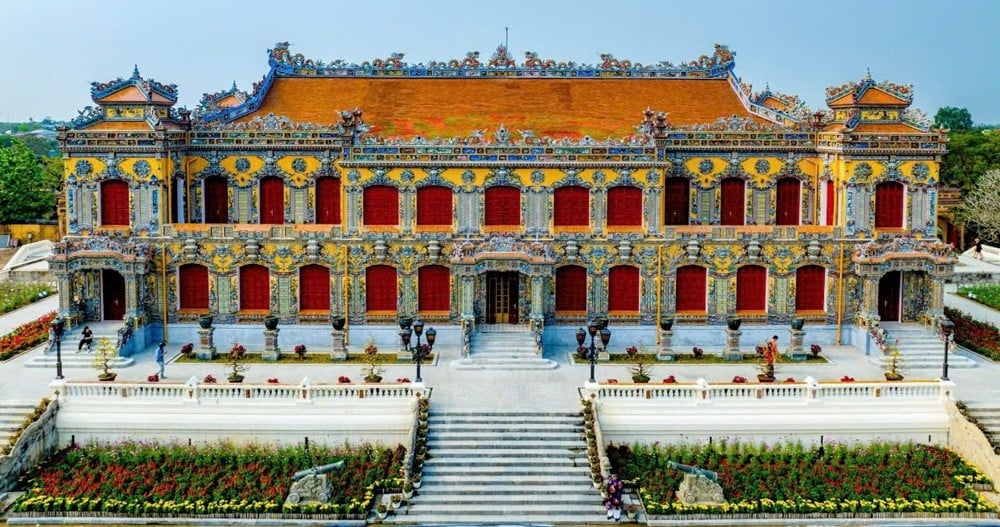 Theo thuyết minh Đại Nội Huế, Điện Kiến Trung mang vẻ đẹp giao thoa Á – Âu độc đáo (Nguồn: Sưu tầm)